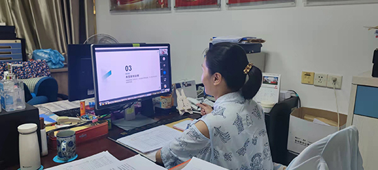 圖：社區(qū)婦女干部收看線上專題培訓(xùn)550.jpg
