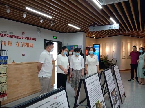 1市、區(qū)婦聯(lián)領(lǐng)導實地調(diào)研.jpg