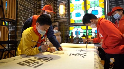 4社區(qū)家長學校活動.jpg