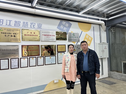 盧麗冰家庭照x.jpg