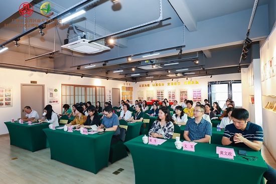 荔灣區(qū)南方茶葉商會(huì)婦聯(lián)送教2.jpg