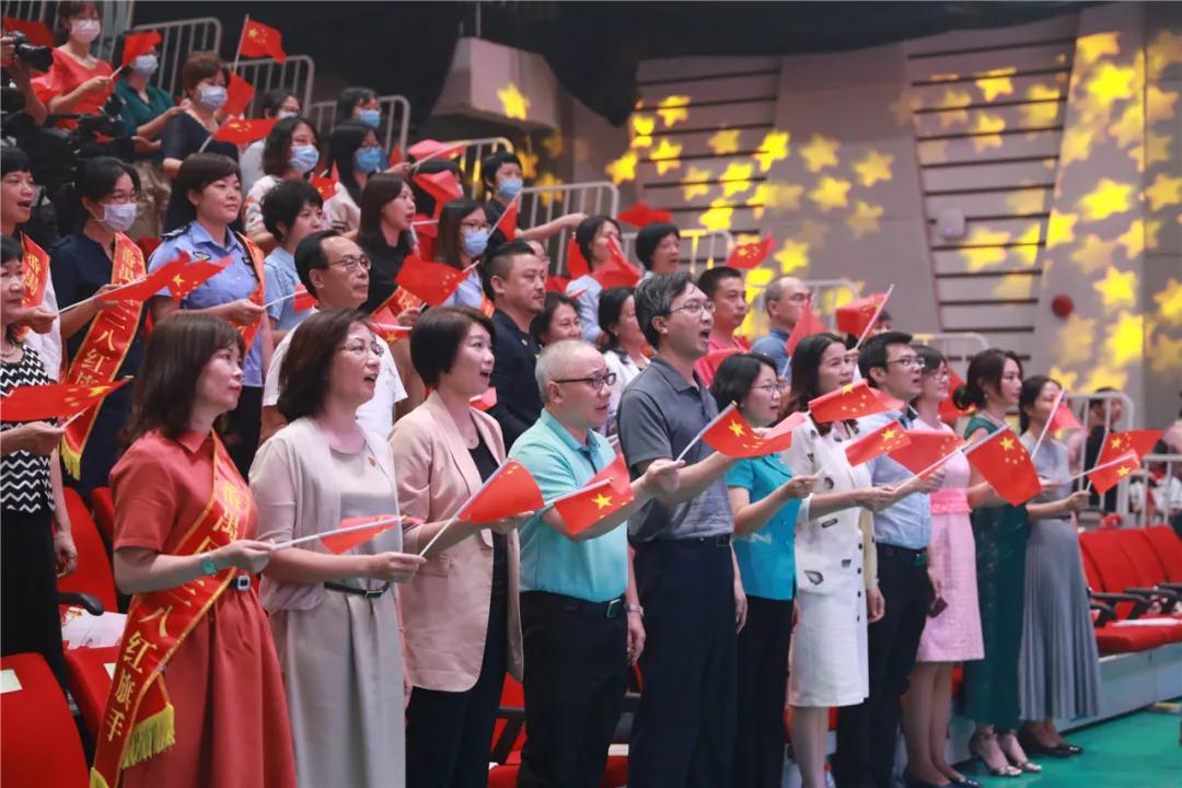 現(xiàn)場齊唱《我的祖國》.jpg